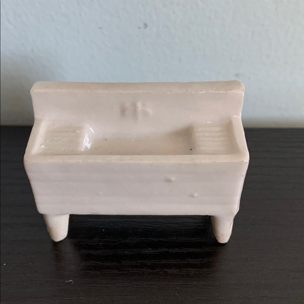 Porcelain Doll/Mini House Tub and Sink - Picture 8 of 13